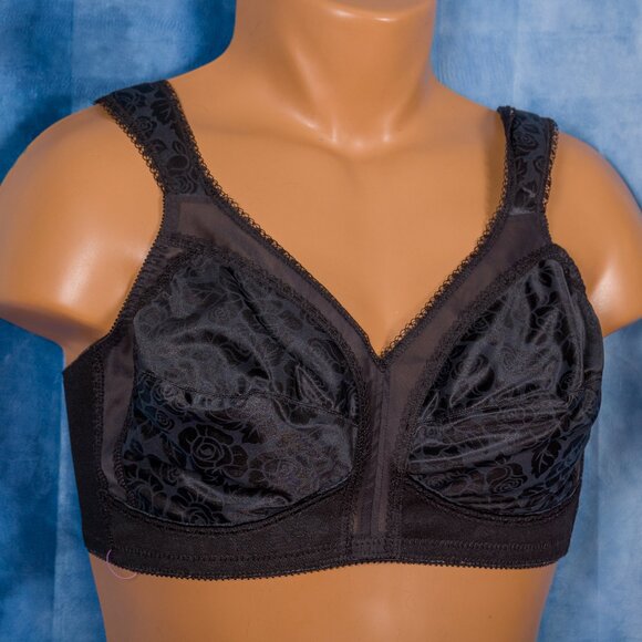 NWOT Embossed Black Soft Cup Padded Strap Wire Free Bra Size 44H - Picture 1 of 2